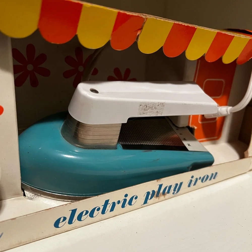 Rare New in the Box Vintage Kids Electric Play Iron Toy - Blue and White - Picture 8 of 9